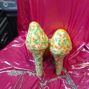 Kiss and tell gold heels